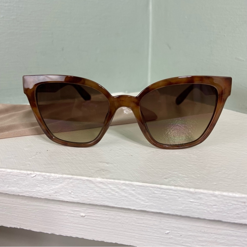 Chico's Tortoise Shell Sunglasses Shades Gradient Lenses Cat Eye